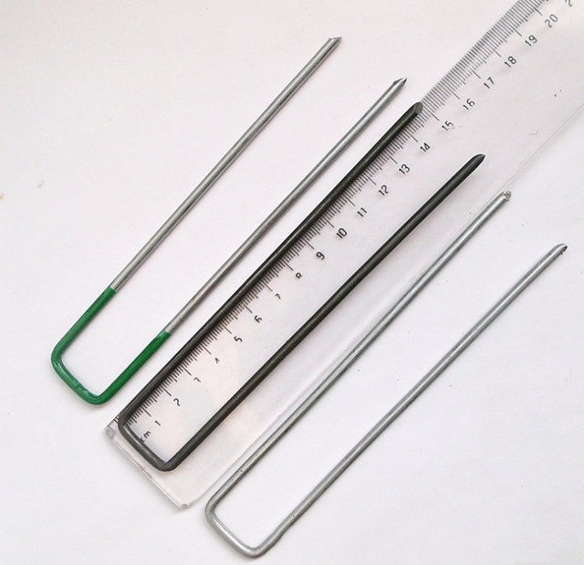 Шпитики ковриков сорняков скрепок заземляют 150 мм длиной 500 шт.