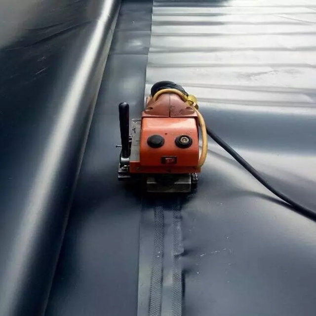 Композитная геомембрана HDPE для водохранилищ, свалок и проектов туннелей