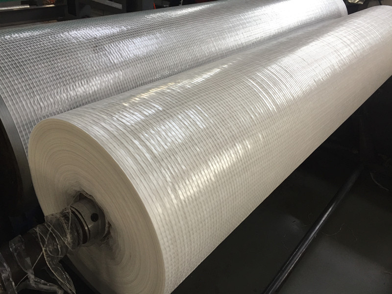 Тканый или нетканый геотекстиль, армированный композитной геомембраной HDPE (LLDPE или ПВХ), армированной сеткой композитной геомембраны