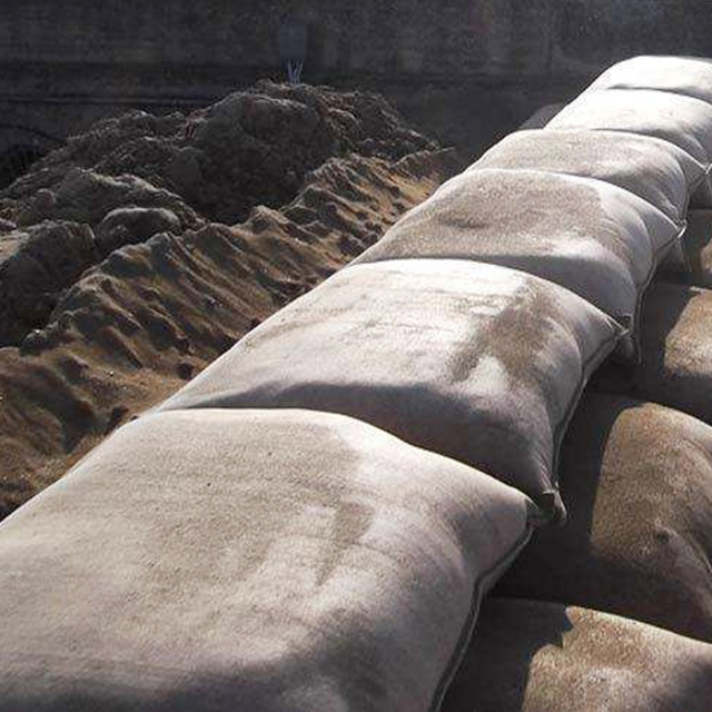 Геотекстильный песочный контейнер для защиты береговой линии или контроля эрозии реки