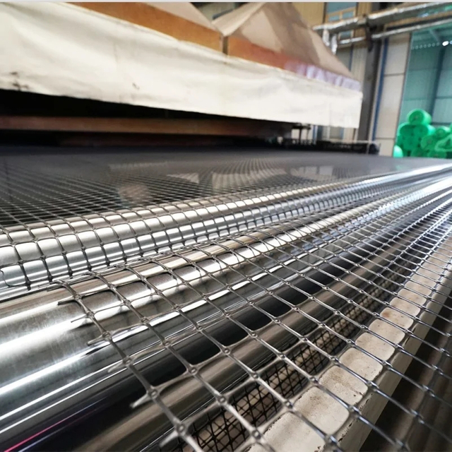 100GSM-400GSM PP двухосная прессованная сетка с размером сетки 3 см для подкрепления или загородки