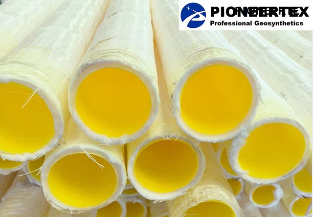 Справочная гофрированная дренажная труба с носками с носками.